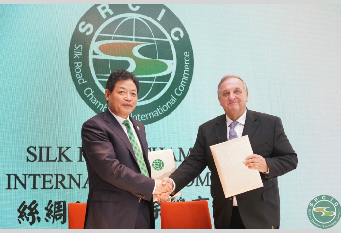 1 Mr. LU Jianzhong, Chairman of SRCIC and Mr. Peter Mihok, Chairman of WCF sign a strategic cooperation agreement