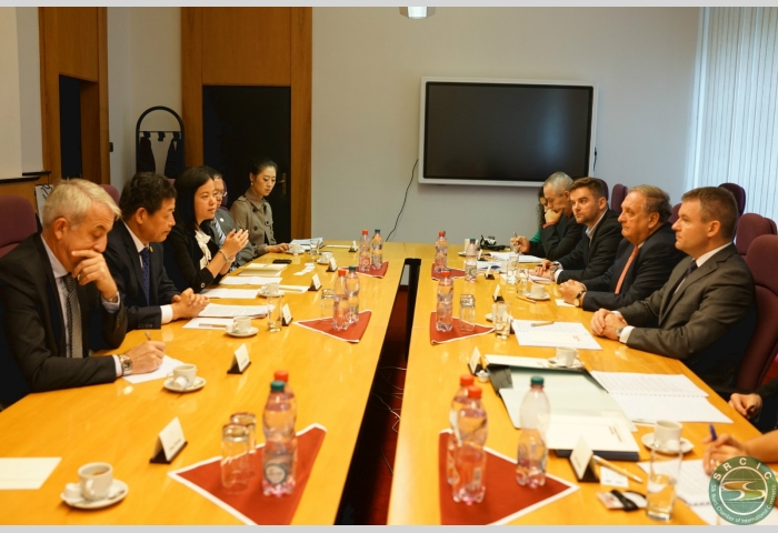 4 Chairman LU Jianzhong has a meeting with H.E. Peter Pellegrini, Deputy Prime Minister of Slovakia and Mr. Peter Mihok, Chairman of WCF