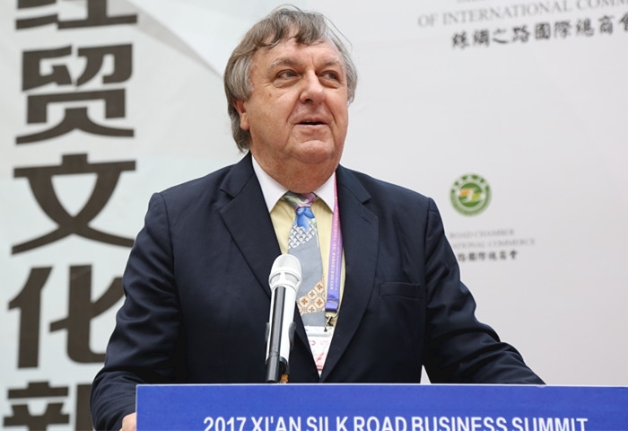 9-联合国教科文组织原副总干事汉斯·道维勒先生主持第二环节的主旨演讲