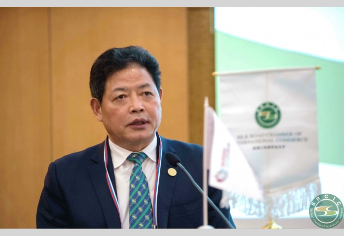 3 SRCIC Chairman LU Jianzhong delivers a keynote speech
