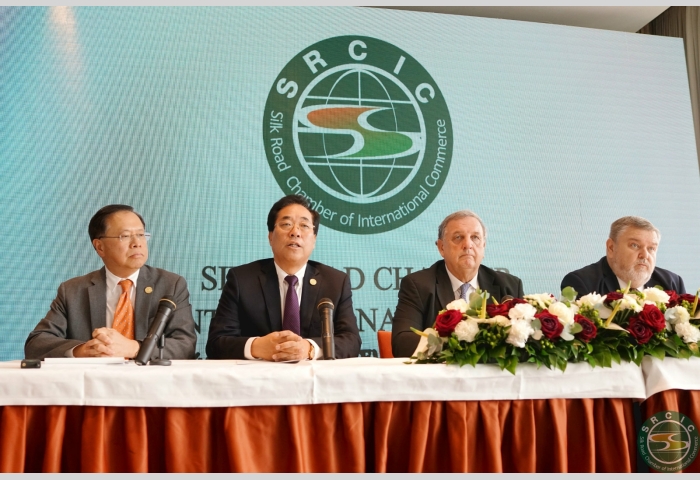 2 Secretary-General Mr. LI Zhonghang is delivering a speech in Slovakia Roadshow