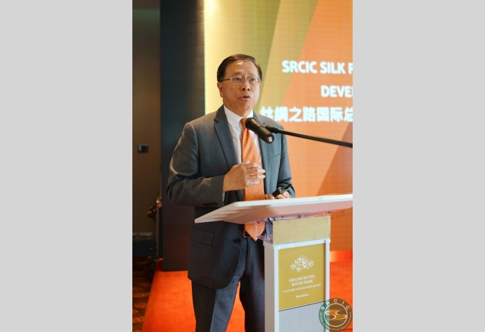 7 Mr. David Kiang, Chairman of SRCIC Finance Committee, delivers a speech