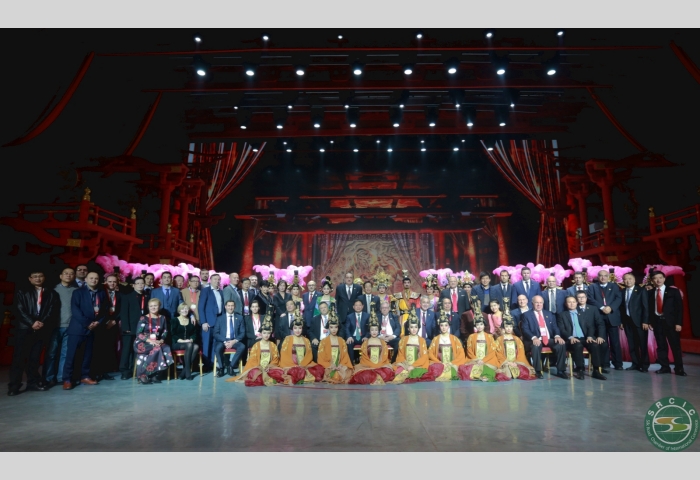 15 Group photo of guests and performers