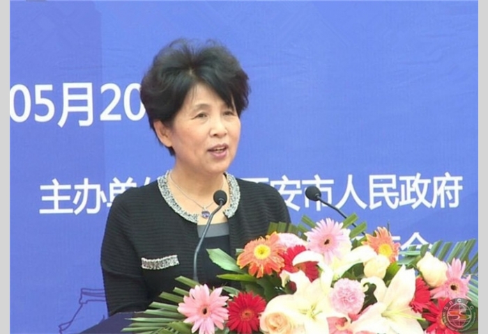 02-陕西省政协副主席李冬玉致辞并宣布研讨会开幕